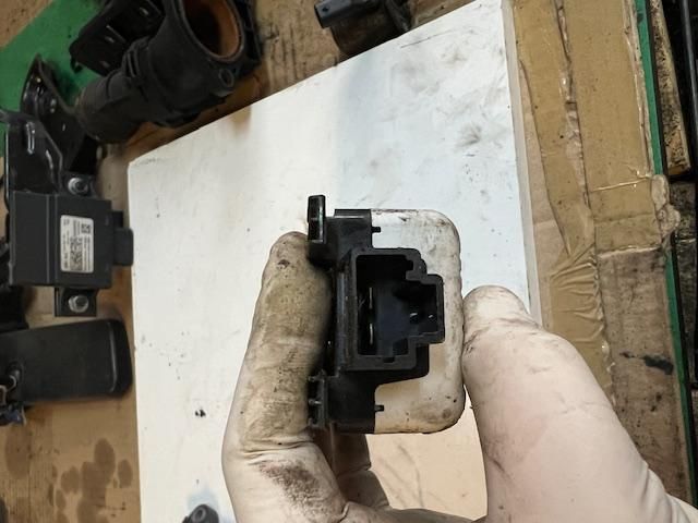 bontott VW GOLF VII Antenna Erősítő