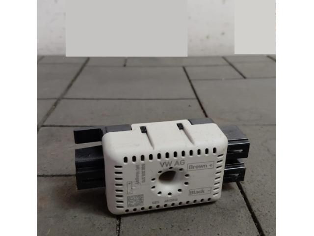 bontott VW GOLF VII Antenna Erősítő