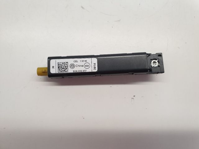 bontott VW GOLF VII Antenna Erősítő