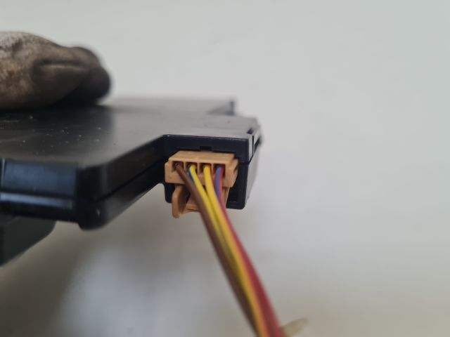 bontott VW GOLF VII Antenna Erősítő