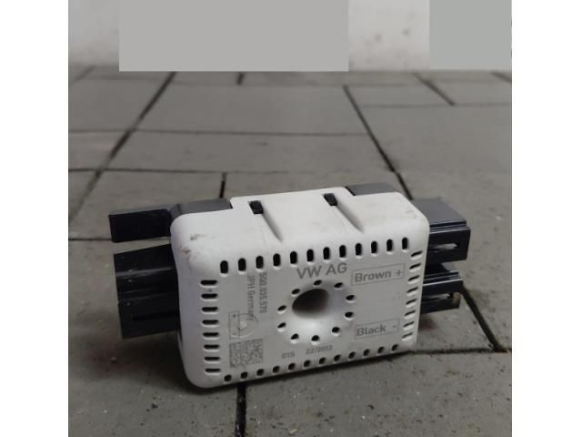 bontott VW GOLF VII Antenna Erősítő