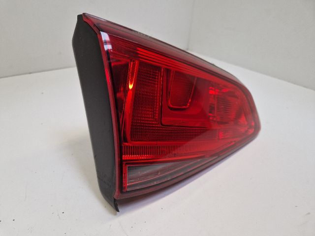 bontott VW GOLF VII Bal Belső Hátsó Lámpa