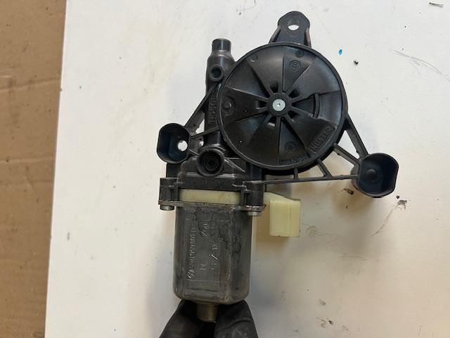 bontott VW GOLF VII Bal első Ablakemelő Motor