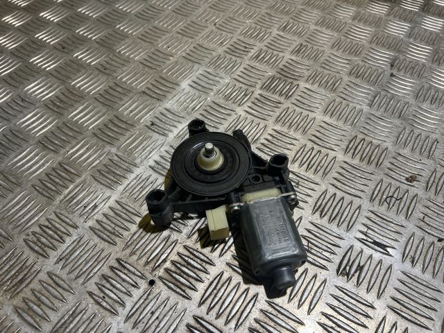 bontott VW GOLF VII Bal első Ablakemelő Motor