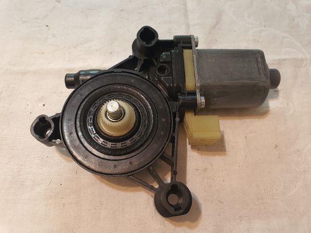 bontott VW GOLF VII Bal első Ablakemelő Motor