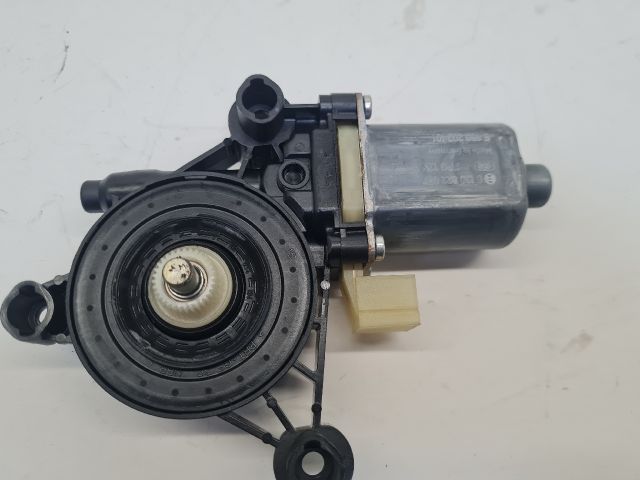 bontott VW GOLF VII Bal első Ablakemelő Motor