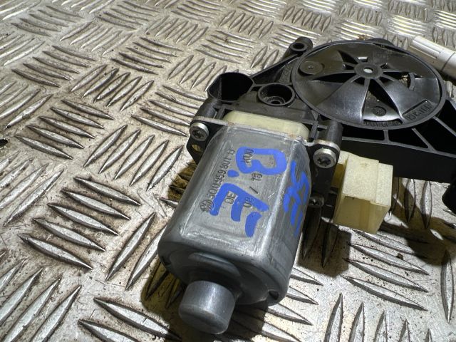 bontott VW GOLF VII Bal első Ablakemelő Motor