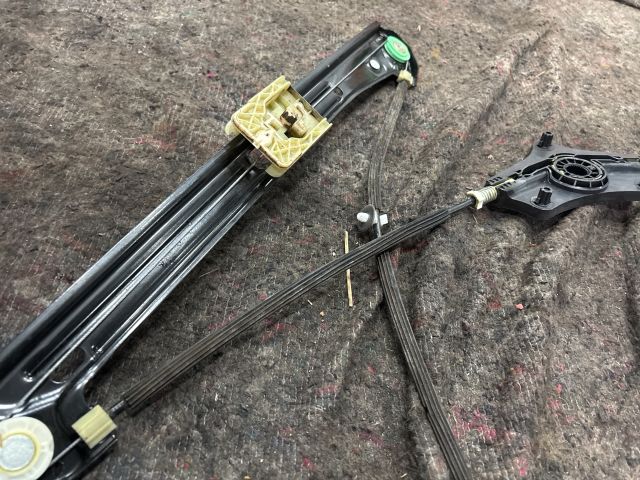 bontott VW GOLF VII Bal első Ablakemelő Szerkezet (Elektromos)