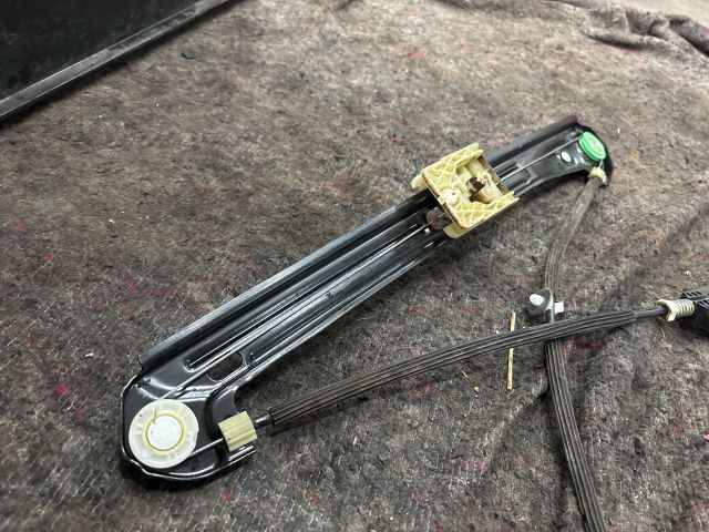 bontott VW GOLF VII Bal első Ablakemelő Szerkezet (Elektromos)