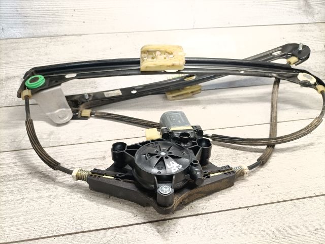 bontott VW GOLF VII Bal első Ablakemelő Szerkezet (Elektromos)