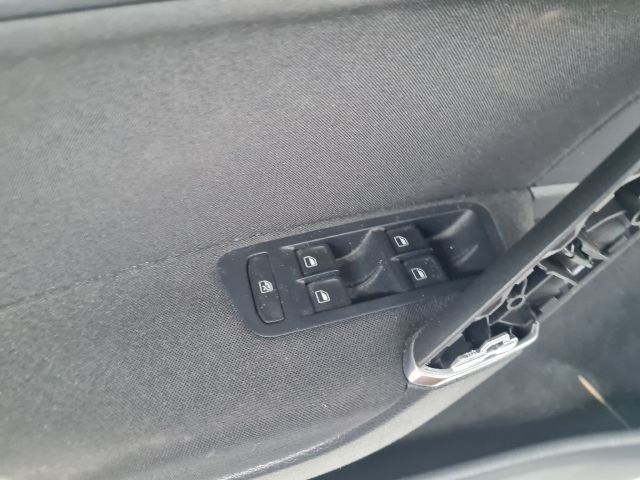 bontott VW GOLF VII Bal első Ajtó Kárpit