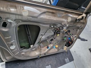 bontott VW GOLF VII Bal első Ajtó (Üres lemez)