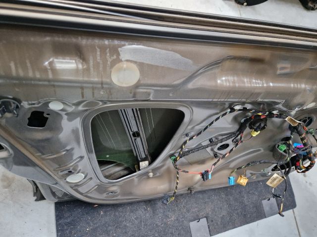 bontott VW GOLF VII Bal első Ajtó (Üres lemez)