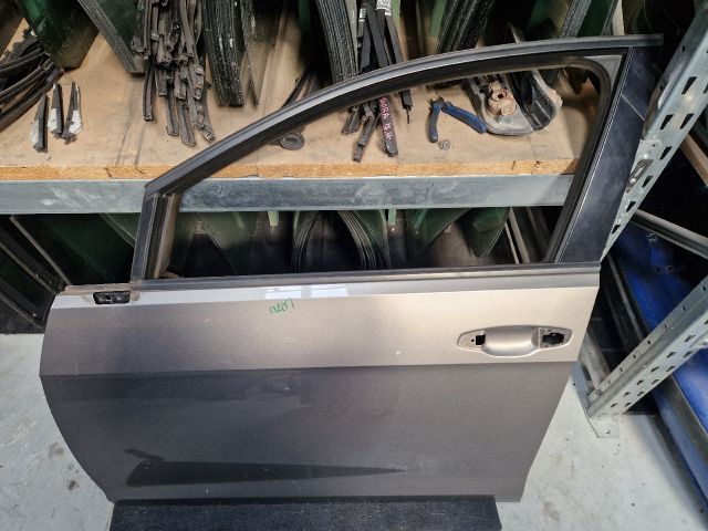 bontott VW GOLF VII Bal első Ajtó (Üres lemez)