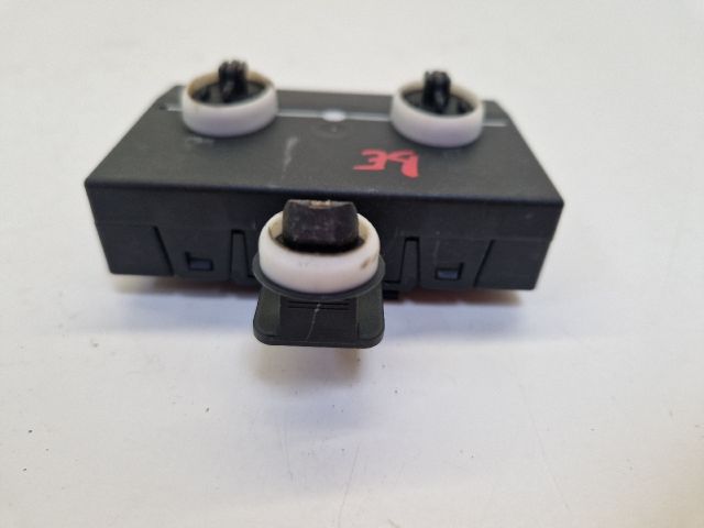 bontott VW GOLF VII Bal első Ajtó Vezérlőegység