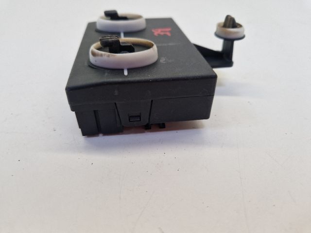 bontott VW GOLF VII Bal első Ajtó Vezérlőegység