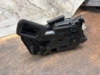 bontott VW GOLF VII Bal első Ajtózár