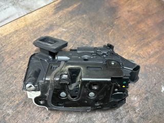 bontott VW GOLF VII Bal első Ajtózár