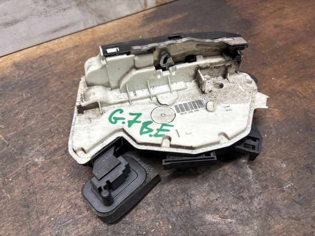 bontott VW GOLF VII Bal első Ajtózár