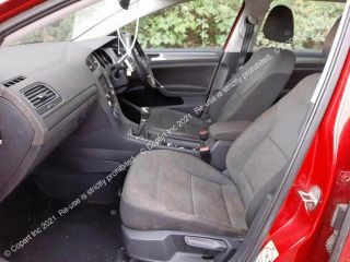 bontott VW GOLF VII Bal első Belső Küszöb Burkolat