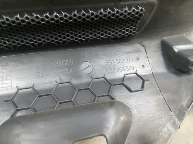 bontott VW GOLF VII Bal első Belső Küszöb Burkolat