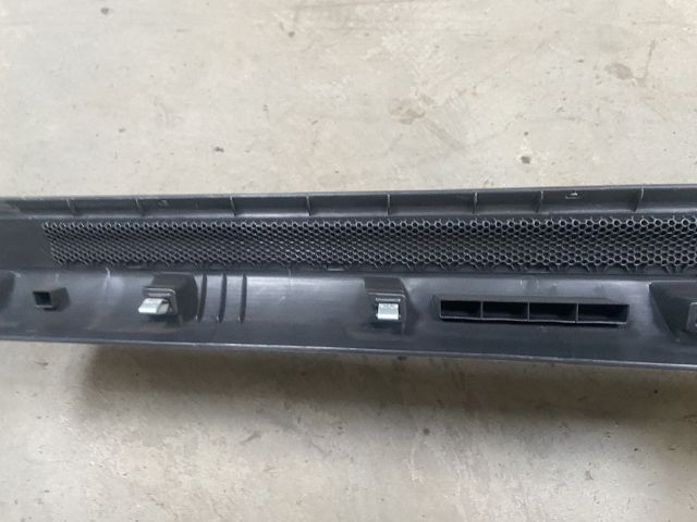 bontott VW GOLF VII Bal első Belső Küszöb Burkolat