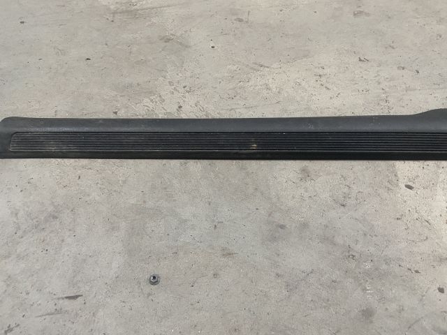 bontott VW GOLF VII Bal első Belső Küszöb Burkolat