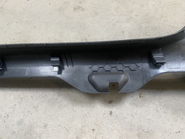 bontott VW GOLF VII Bal első Belső Küszöb Burkolat