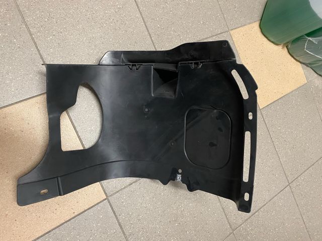 bontott VW GOLF VII Bal első Dobbetét (Kerékjárati, Műanyag)