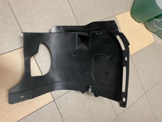 bontott VW GOLF VII Bal első Dobbetét (Kerékjárati, Műanyag)