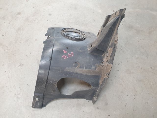 bontott VW GOLF VII Bal első Első Dobbetét (Kerékjárati, Műanyag)