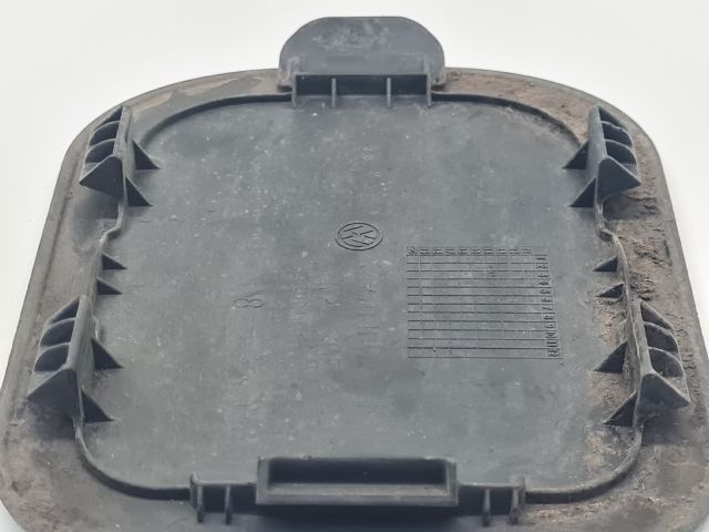 bontott VW GOLF VII Bal első Első Dobbetét (Kerékjárati, Műanyag)