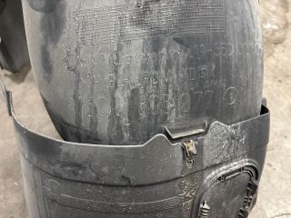 bontott VW GOLF VII Bal első Első Dobbetét (Kerékjárati, Műanyag)