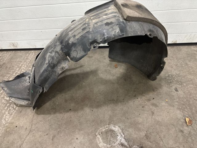 bontott VW GOLF VII Bal első Első Dobbetét (Kerékjárati, Műanyag)