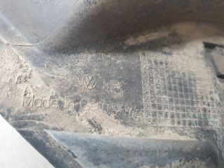 bontott VW GOLF VII Bal első Első Dobbetét (Kerékjárati, Műanyag)