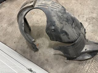 bontott VW GOLF VII Bal első Első Dobbetét (Kerékjárati, Műanyag)