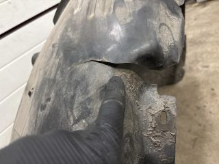 bontott VW GOLF VII Bal első Első Dobbetét (Kerékjárati, Műanyag)