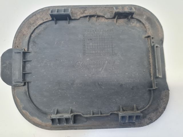 bontott VW GOLF VII Bal első Első Dobbetét (Kerékjárati, Műanyag)