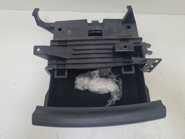 bontott VW GOLF VII Bal első Tároló Rekesz