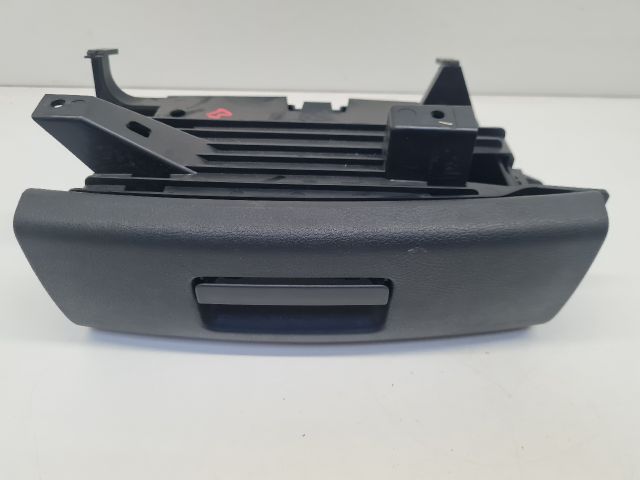 bontott VW GOLF VII Bal első Tároló Rekesz