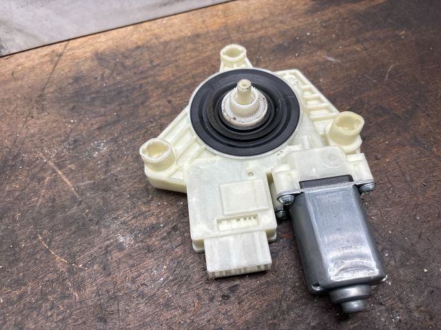 bontott VW GOLF VII Bal hátsó Ablakemelő Motor