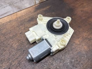 bontott VW GOLF VII Bal hátsó Ablakemelő Motor