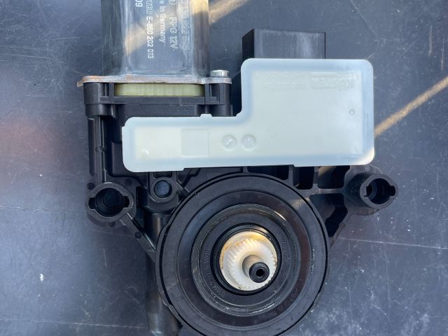 bontott VW GOLF VII Bal hátsó Ablakemelő Motor