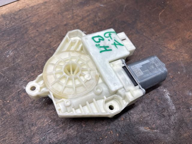 bontott VW GOLF VII Bal hátsó Ablakemelő Motor