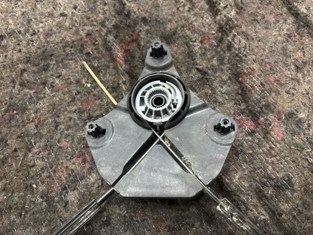 bontott VW GOLF VII Bal hátsó Ablakemelő Szerkezet (Elektromos)