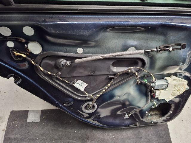 bontott VW GOLF VII Bal hátsó Ajtó (Részeivel)