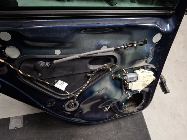 bontott VW GOLF VII Bal hátsó Ajtó (Részeivel)