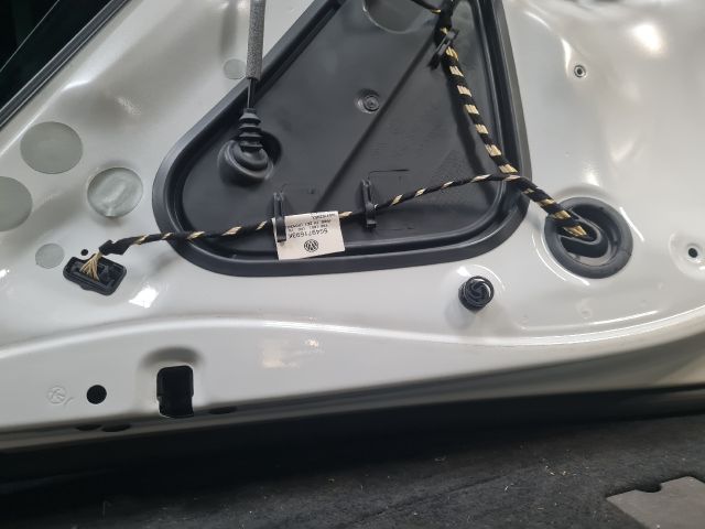 bontott VW GOLF VII Bal hátsó Ajtó (Részeivel)