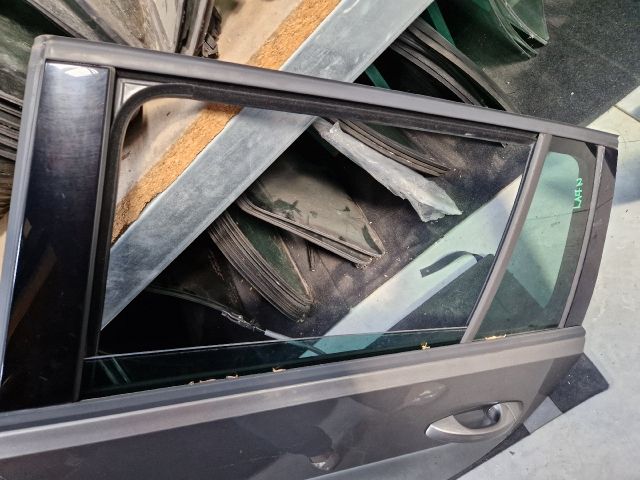 bontott VW GOLF VII Bal hátsó Ajtó (Részeivel)