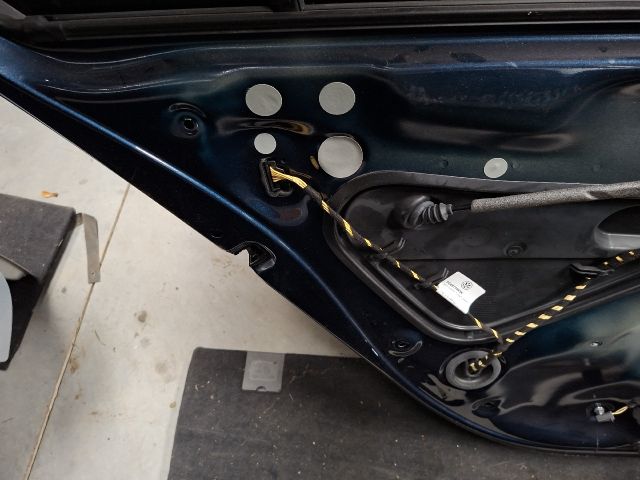 bontott VW GOLF VII Bal hátsó Ajtó (Részeivel)